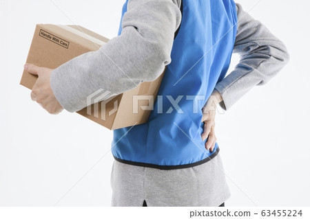 Portrait of young woman and man, part timer and owner 038 63455224