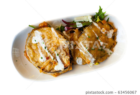 Aubergine fried in batter with yogurt sauce 63456067