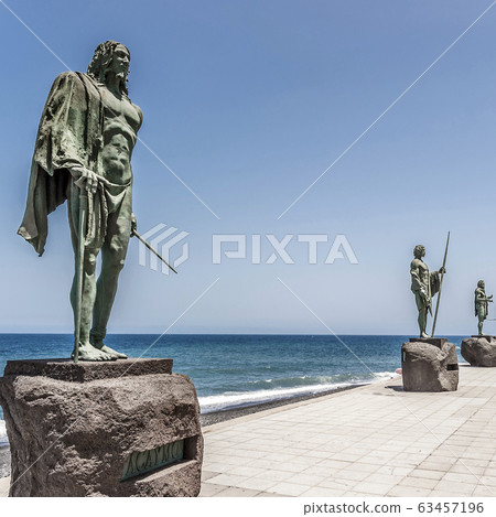 The bronze statue of the legendary Aboriginal The bronze statue of the legendary Aboriginal 63457196