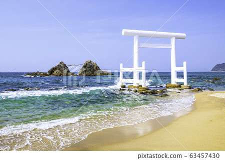 Itoshima Fukuoka prefecture Ocean and couple rock in the beautiful Futamigaura 63457430