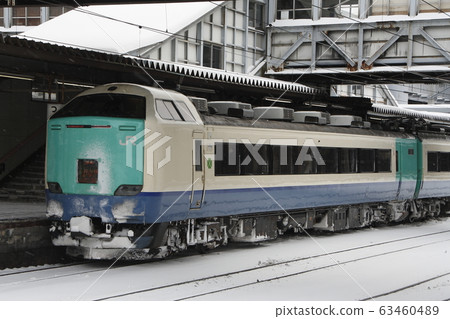 Limited express Inaho (A series 485 renewal car) stopped at Akita Station in winter 63460489