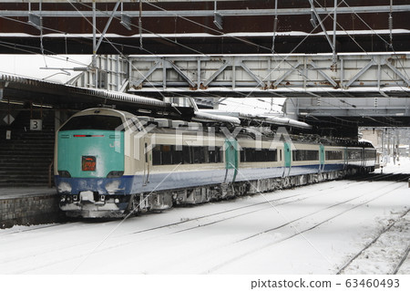Limited express Inaho (A series 485 renewal car) stopped at Akita Station in winter Limited express Inaho (A series 485 renewal car) stopped at Akita Station in winter 63460493