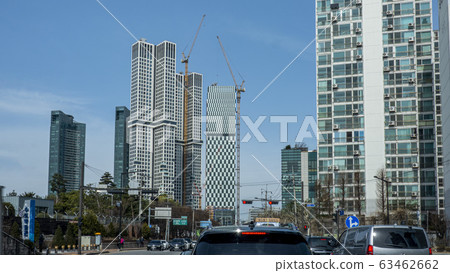 城市中的新建築物和公寓 城市中的新建築物和公寓 63462662