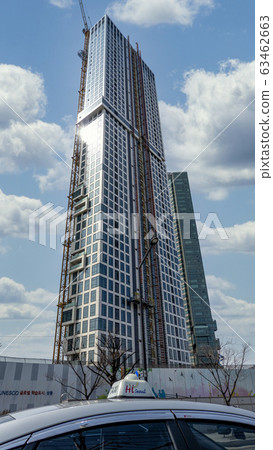 城市中的新建築物和公寓 城市中的新建築物和公寓 63462663