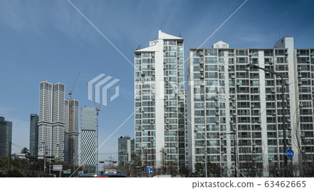 城市中的新建築物和公寓 城市中的新建築物和公寓 63462665