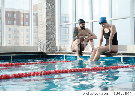 Supporting other swimmer Supporting other swimmer 63463944