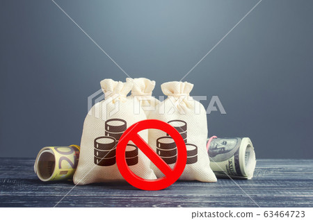Money bags and red prohibition symbol No. Capital export outflow restrictions. Sanctions. Restriction of financial transactions. Urgent stock market close. The crisis of the economy. Economic shock. Money bags and red prohibition symbol No. Capital export outflow restrictions. Sanctions. Restriction of financial transactions. Urgent stock market close. The crisis of the economy. Economic shock. 63464723