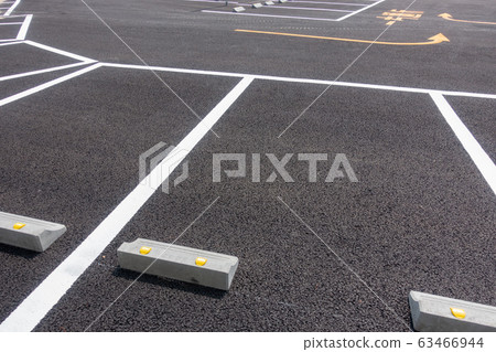 Pictures of paved parking 63466944