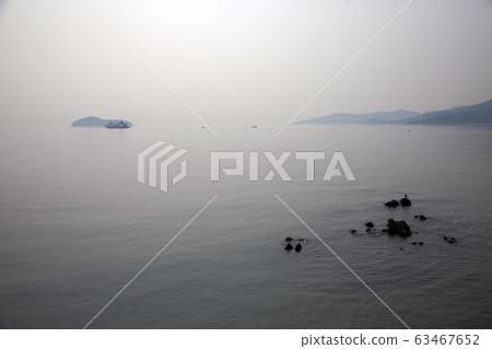 被霧氣籠罩的島嶼 被霧氣籠罩的島嶼 63467652