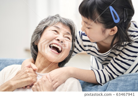 Grandmother and girl 63467941