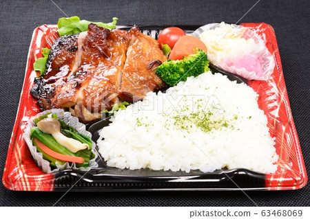 美味的雞肉照燒便當 美味的雞肉照燒便當 63468069