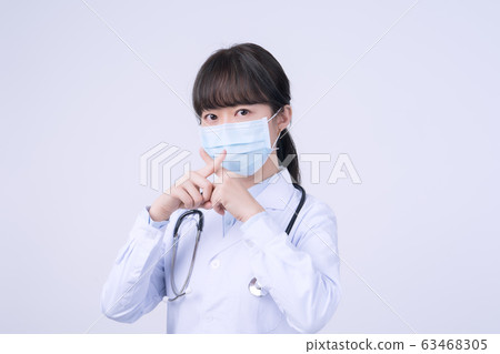 醫生 醫師 女性 口罩 拒絕 防疫 手勢 Doctor mask say no 医者 マスク 断る 63468305
