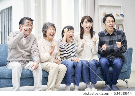 看電視家庭 看電視家庭 63468944