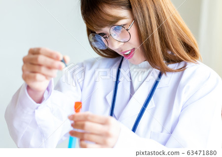 Medical lab experiment female scientist Medical lab experiment female scientist 63471880