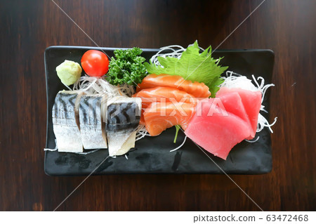raw salmon and raw tuna or sashimi and grilled 63472468