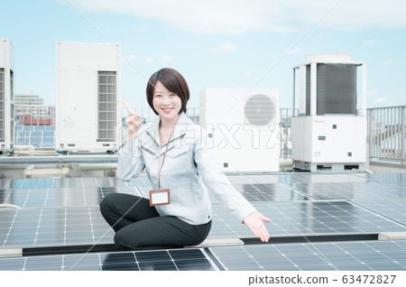 太陽能電池板女 63472827