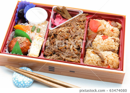 Satisfied bento with gomeko and sukiyaki 63474080