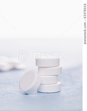 Group of large round white tablets of Vitamin C Group of large round white tablets of Vitamin C 63476018