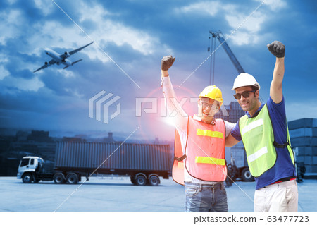 Foreman control loading Containers box from Cargo Foreman control loading Containers box from Cargo 63477723