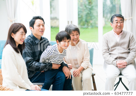 三代人 三世同堂 家庭 63477777