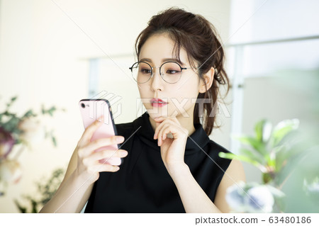 Female smartphone 63480186