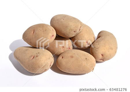 Potatoes (far) 63481276