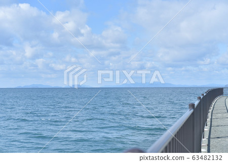 Sea and footpath 63482132