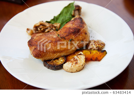 Chicken confit with bone 63483414