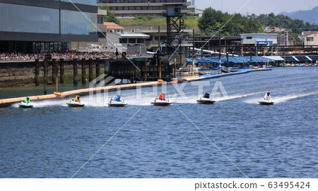 Race boat 63495424