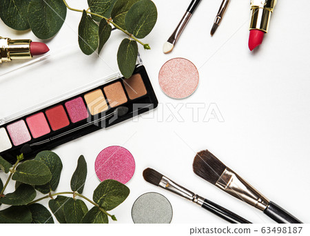 Set of decorative cosmetics 63498187