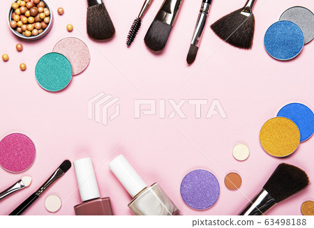 Set of decorative cosmetics 63498188