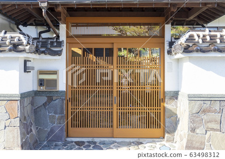 Building_entrance, approach 63498312
