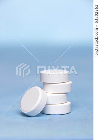 Pile of large round white Vitamin C tablets Pile of large round white Vitamin C tablets 63502262
