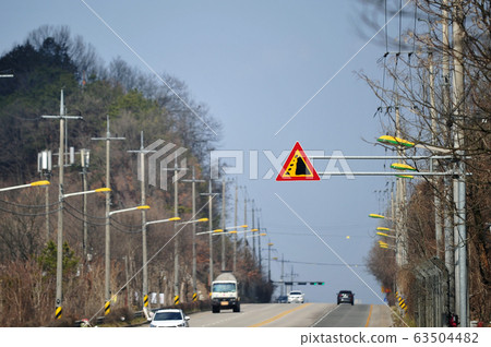 落石危險道路交通標誌 63504482