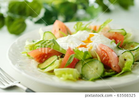 Lyon Salad (Poached Egg Salad) Lyon Salad (Poached Egg Salad) 63508325