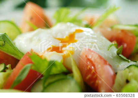 Lyon Salad (Poached Egg Salad) 63508328