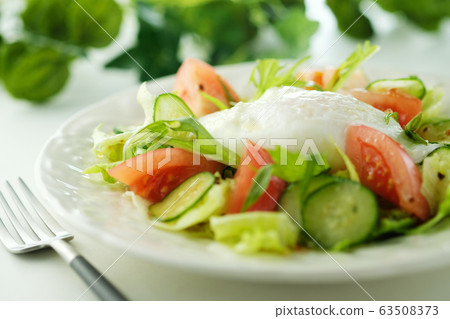 Lyon Salad (Poached Egg Salad) 63508373