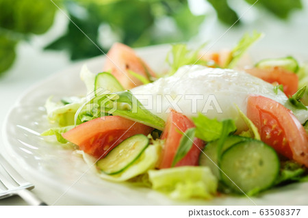Lyon Salad (Poached Egg Salad) 63508377
