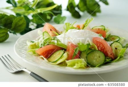 Lyon Salad (Poached Egg Salad) Lyon Salad (Poached Egg Salad) 63508380