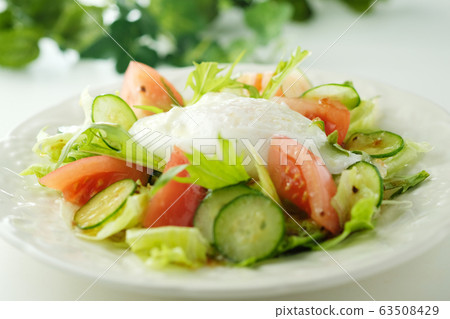 Lyon Salad (Poached Egg Salad) Lyon Salad (Poached Egg Salad) 63508429