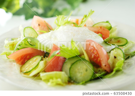 Lyon Salad (Poached Egg Salad) 63508430
