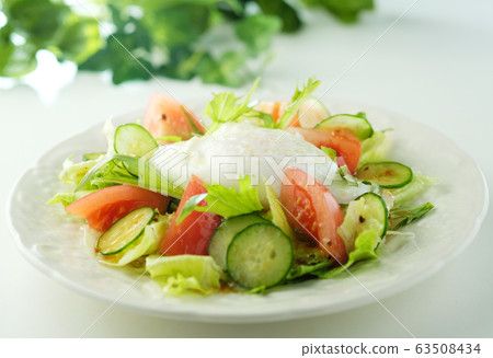 Lyon Salad (Poached Egg Salad) Lyon Salad (Poached Egg Salad) 63508434