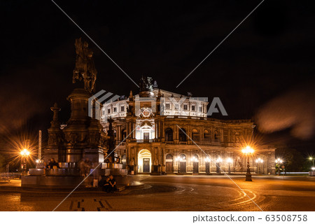 Night view on the famous Semper Opera in Dresden Night view on the famous Semper Opera in Dresden 63508758