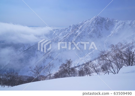 Tenguiwa from Tomi ridge 63509490