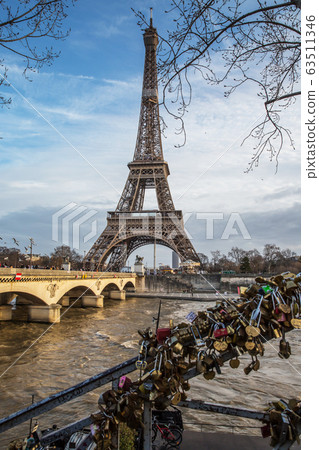 Eiffel tower from the promenade of the Seine. Eiffel tower from the promenade of the Seine. 63511346