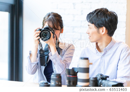 Camera hobby couple Camera hobby couple 63511403