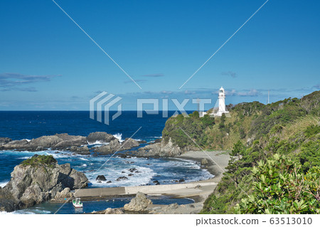 [Shiomisaki Lighthouse] Shiomisaki, Kushimoto-cho, Higashimuro-gun, Wakayama Prefecture 63513010