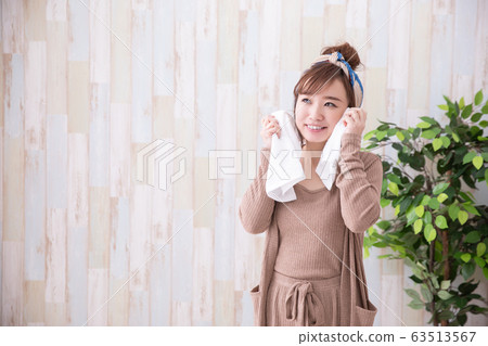 穿房間的女人 穿房間的女人 63513567