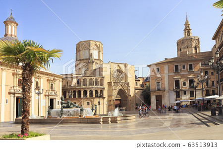 Plaza de la Virgen in Valencia, Spain Plaza de la Virgen in Valencia, Spain 63513913