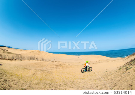 鳥取沙丘山地自行車藍色的天空 63514014